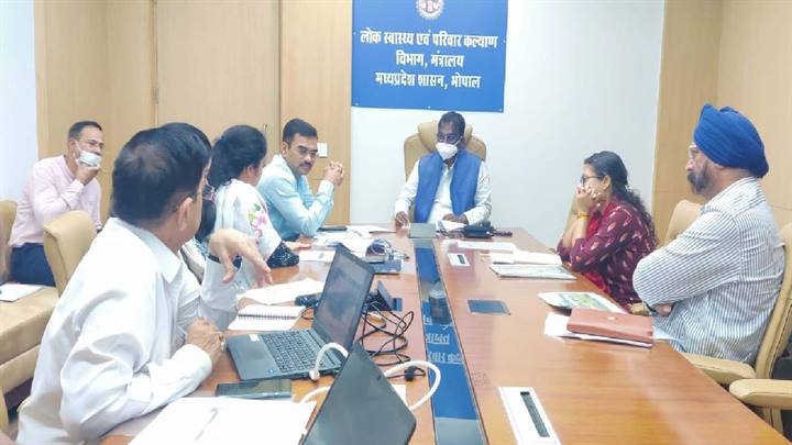 मुख्यमंत्री संजीवनी क्लीनिक निर्माण कार्य में तेजी लायें : स्वास्थ्य मंत्री डॉ. चौधरी